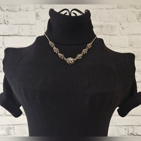 Vintage Silver Tone Necklace with a combination of clear baguette rhinestones - Picture 3 of 8